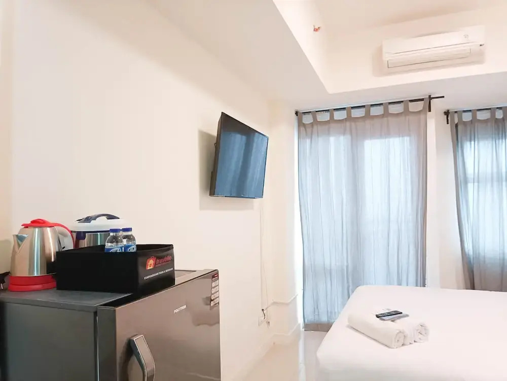 Cozy And High Floor Studio Room At Vida View Makassar Apartment