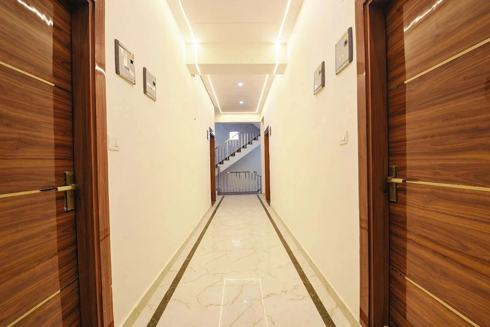 FabHotel 24x Living