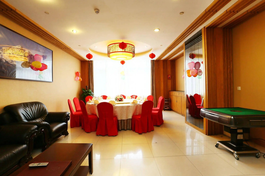 Sichuan Hotel Shenzhen,Near Huaqiang North