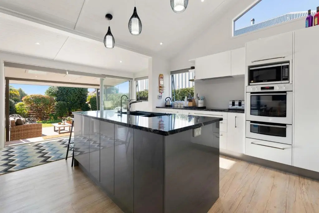 Stunner on Stanley - Wharewaka Holiday Home