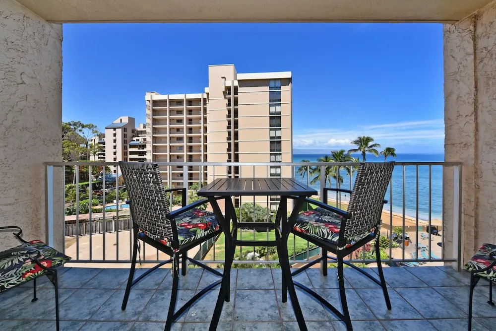 Royal Kahana #617 Studio Bedroom Condo by RedAwning