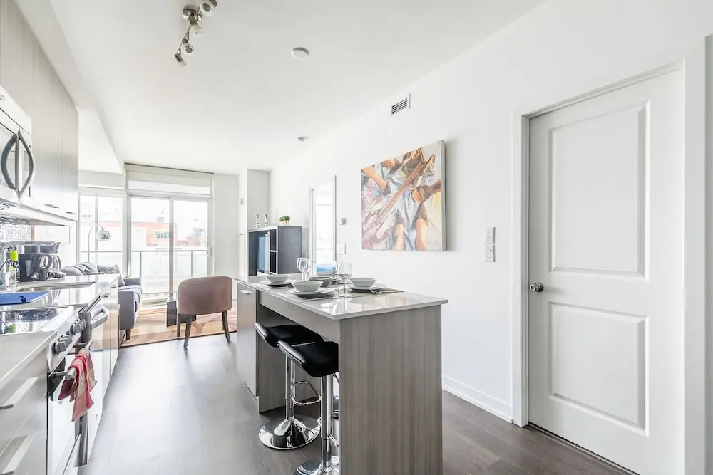 Newly Decorated Trendy Condo Sleeps 4