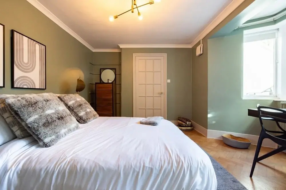 The Richmond Upon Thames Escape - Modern & Bright 2BDR Flat with Parking