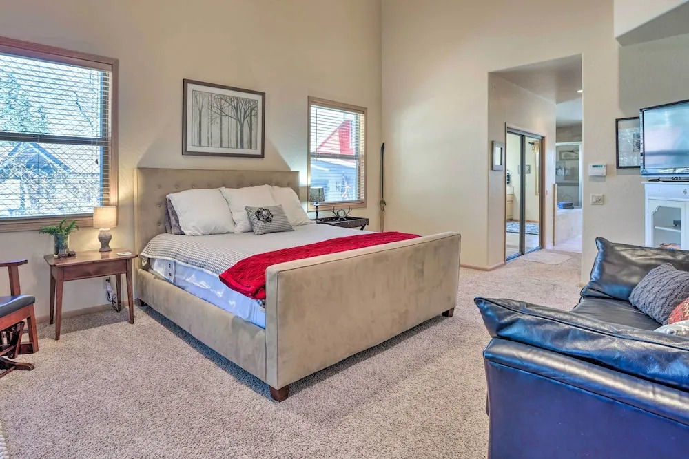 Walk to Ski Lift: Gem w/ Hot Tub in Big Bear Lake