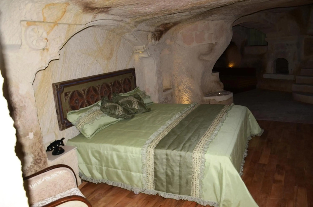 Golden Cave Suites