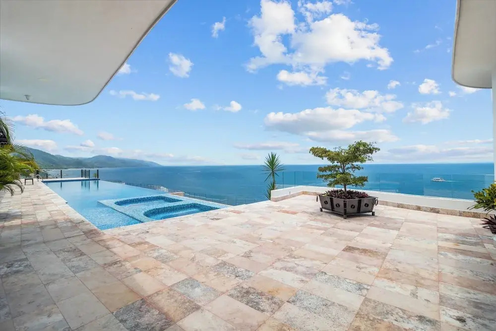 Blue Horizon Luxury Condo