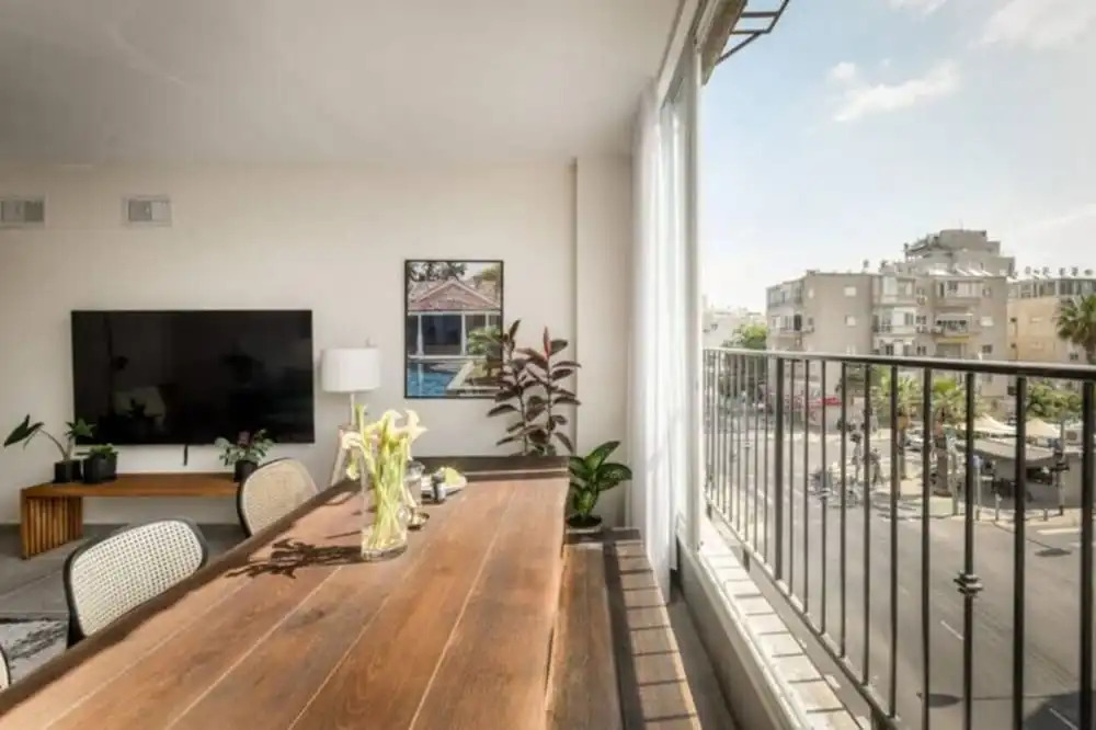 Spacious & Bright 3BR Apt with City View