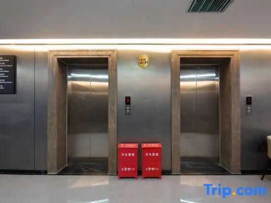 IU Hotel (Shijiazhuang Beiguo Yizhuang Canal Bridge Station/Tiedao University Subway Station)