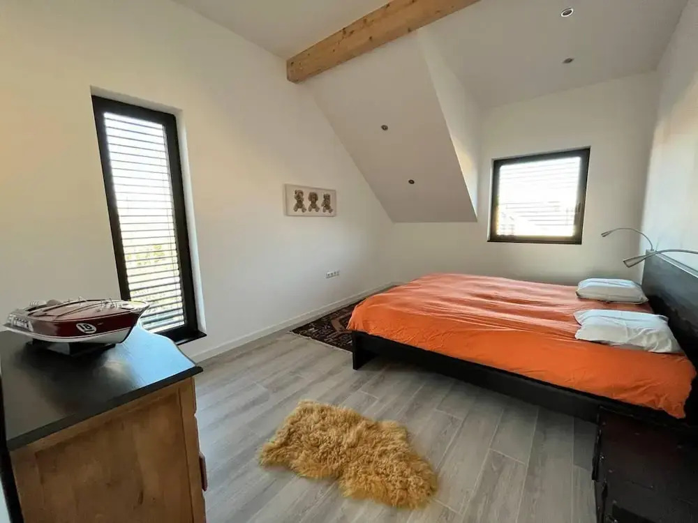House - Sleeps 8 - Pets Ok - Garden - Parking