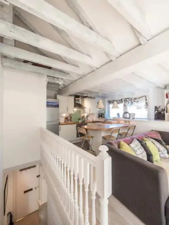 Guestready - Bright Airy Flat With River Views, Free Parking - Sleeps 4