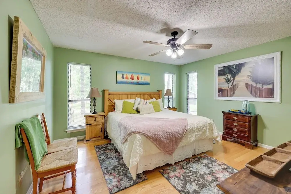 Lakefront Home w/ Kayaks & Dock in Hot Springs