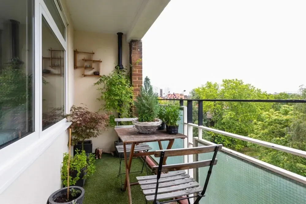 Lovely 2 Bed Apartment w Balcony nr River Thames