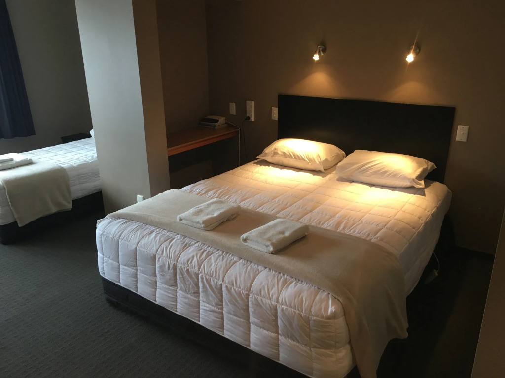Fiordland Hotel