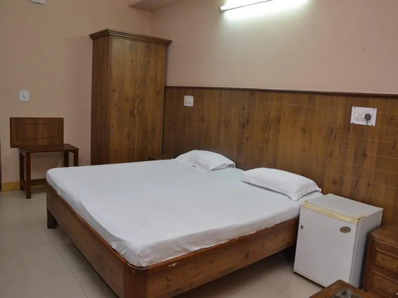 OYO 4064 Maharaja Hotel