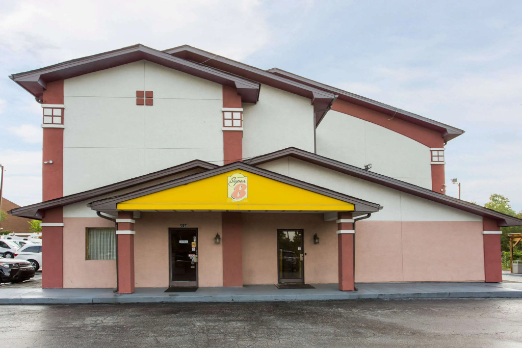 Super 8 by Wyndham Greensboro/Coliseum/Conv
