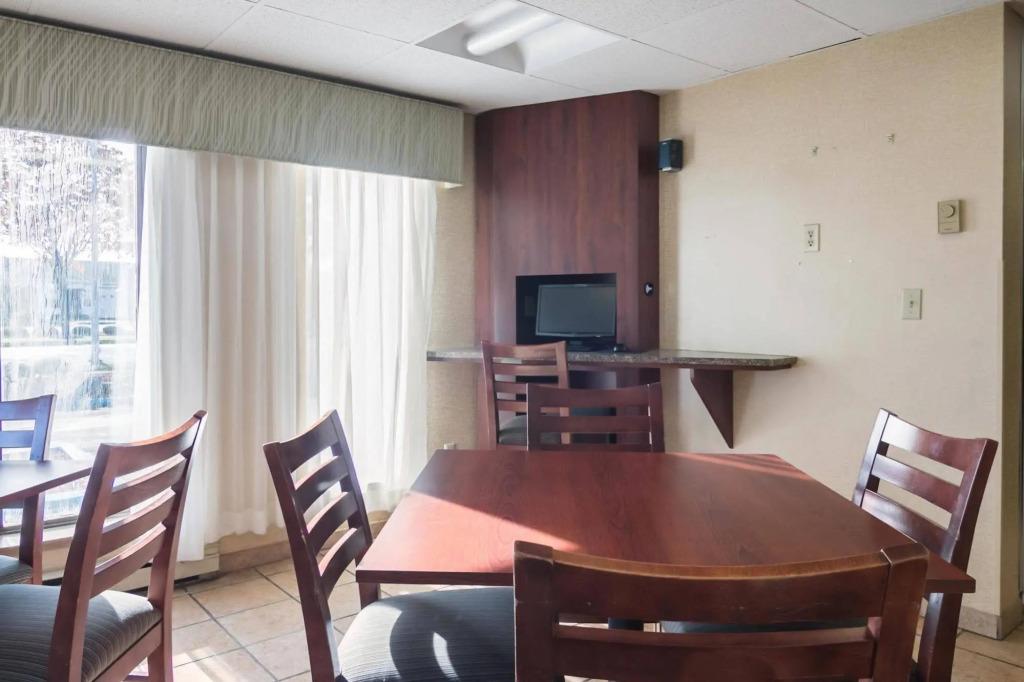 Motel 6-Madison, WI - East