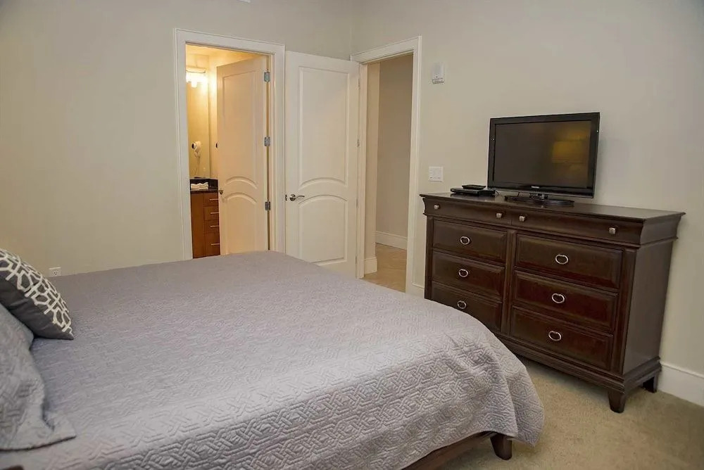 Turquoise Place C2003 3 Bedrooms 3.5 Bathrooms Condo
