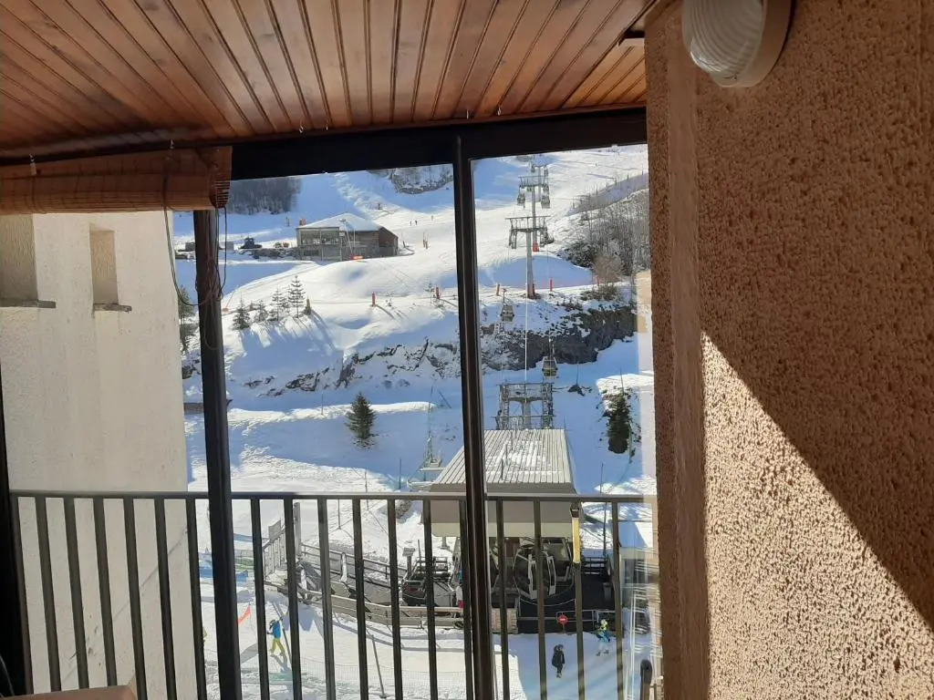 APPART GOURETTE 6 pers -face et pieds pistes-LIT 160