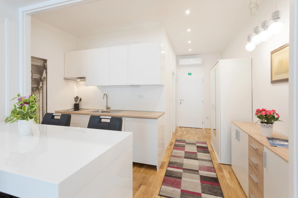 Bright and Spacious Apartment in the City Center!