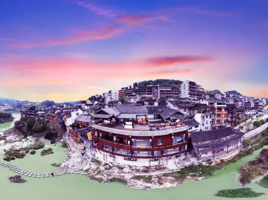 Wangcun Caotang Inn (Furong Town Waterfall)