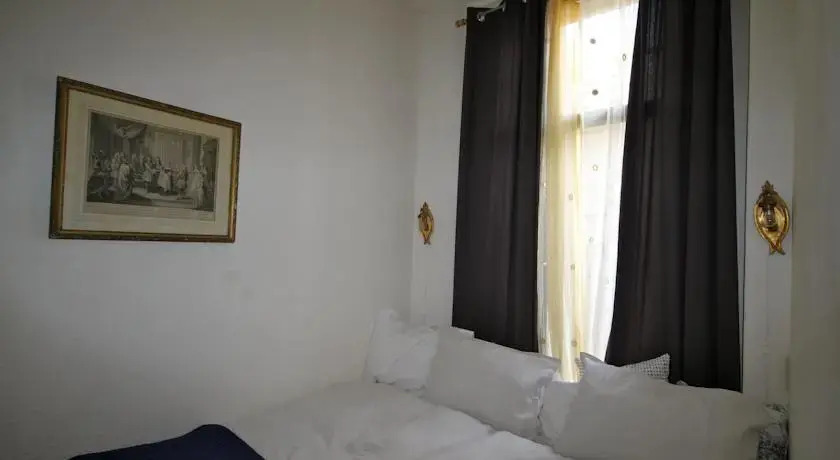 Where Els Next Door