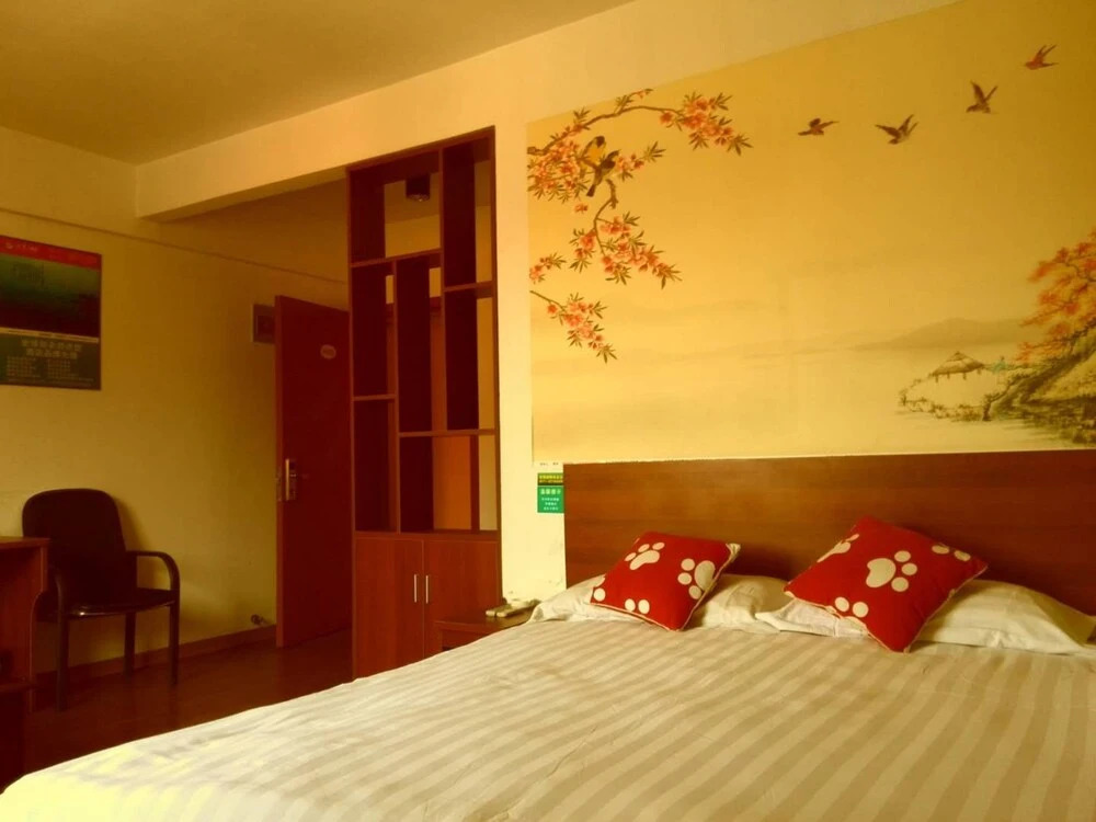 Letu first home inn xiaoshan Airport