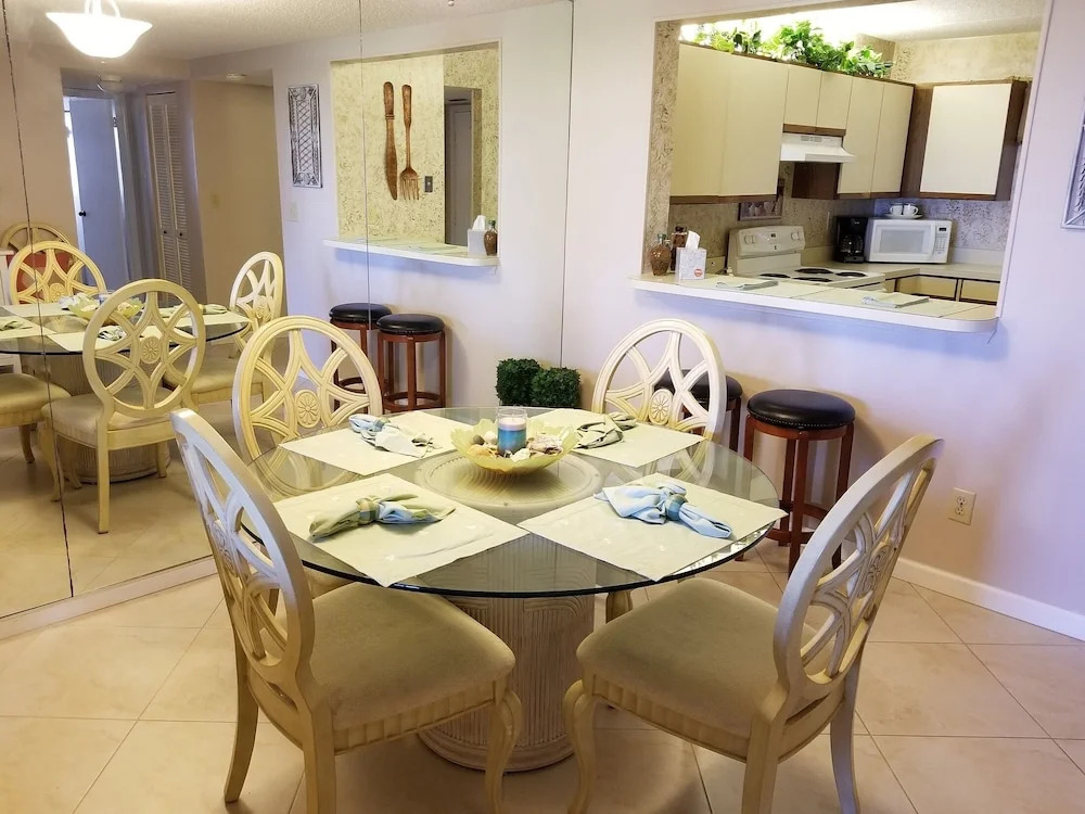 2 Bed, 2 Bath, Ocean View, Poolside - Sea Place 13137