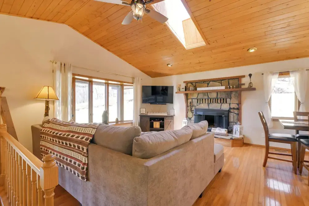 Lovely Terra Alta Cabin < 1 Mi to Alpine Lake