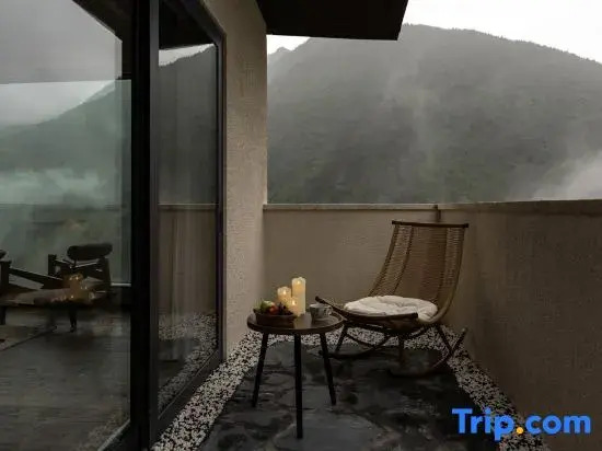 Shanshangshan • Yunyang Resort (Shuangqiao Valley Scenic Area)