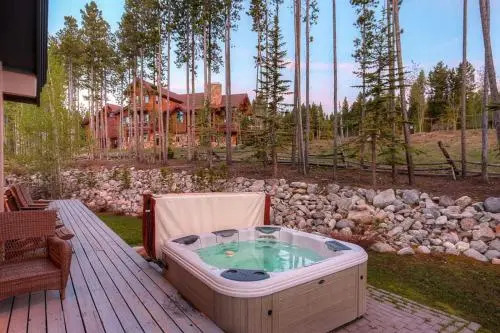 Boulder Ridge Retreat
