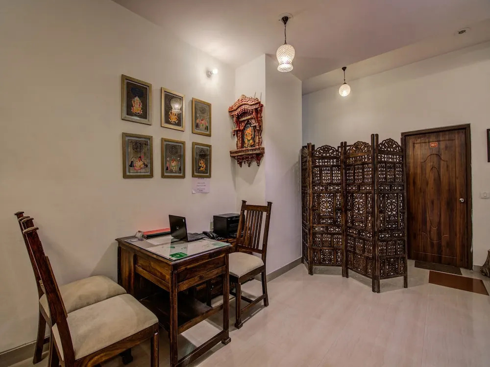 OYO 16433 Raj Kothi