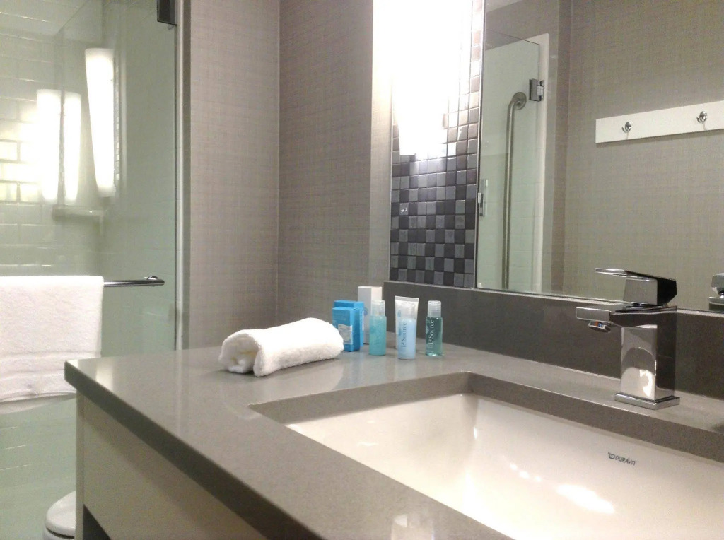 The Grand Winnipeg Airport Hotel by Lakeview