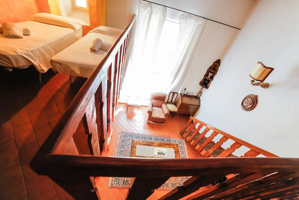 Traditional apt Close to The Duomo - private yard!