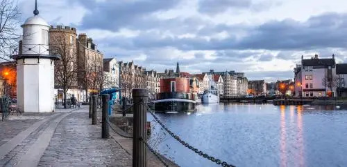 Executive Open Plan Apartment in Leith