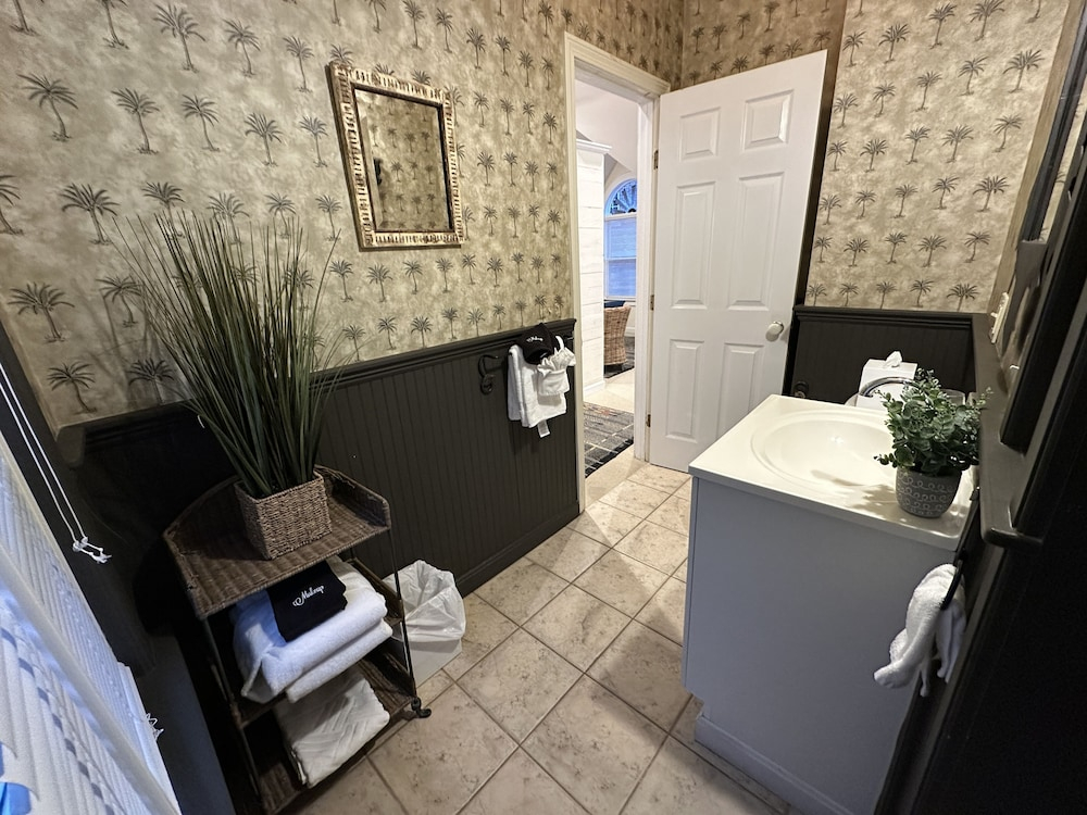 12 Goodwin Unit 2 1 Bedroom Apts