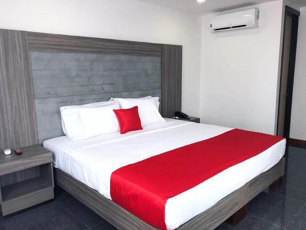 B&E Aparta-Suites Hotel