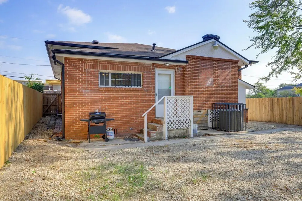 Walk to Mercer: Dtwn Macon Home w/ Fire Pit!