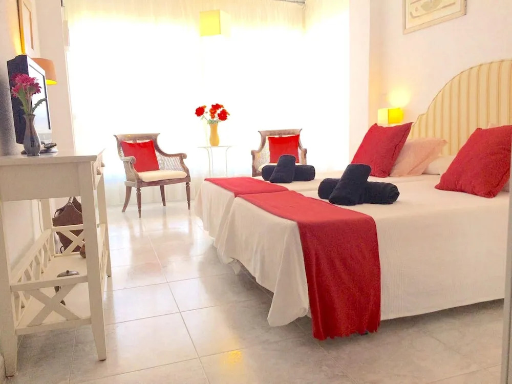 Apartment With 2 Bedrooms in Benalmádena, With Wonderful sea View, Shared Pool and Wifi