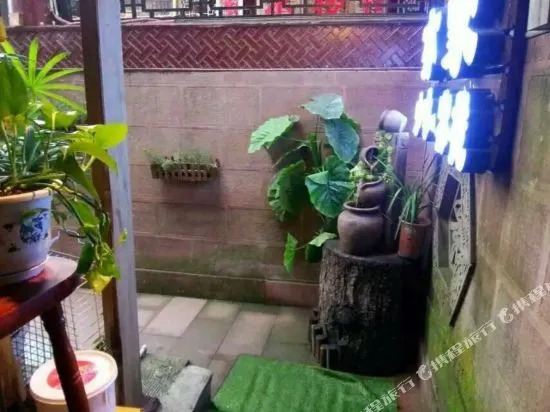 Ya'an Yijia Coffee Inn