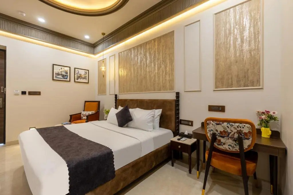Saltstayz Autograph - Connaught Place