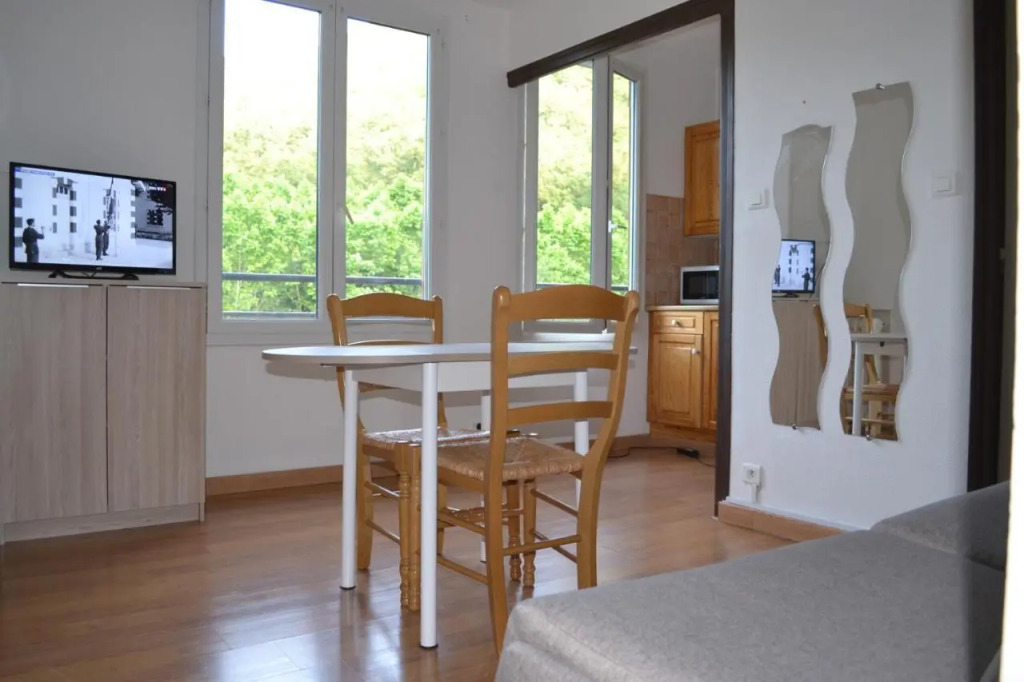 Studio a 100 Metres Des Thermes Vue Sur Montagne.