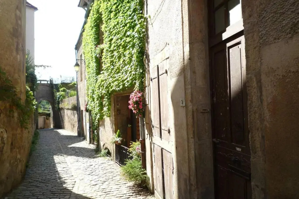 Burgondy Medieval city Studio 3***