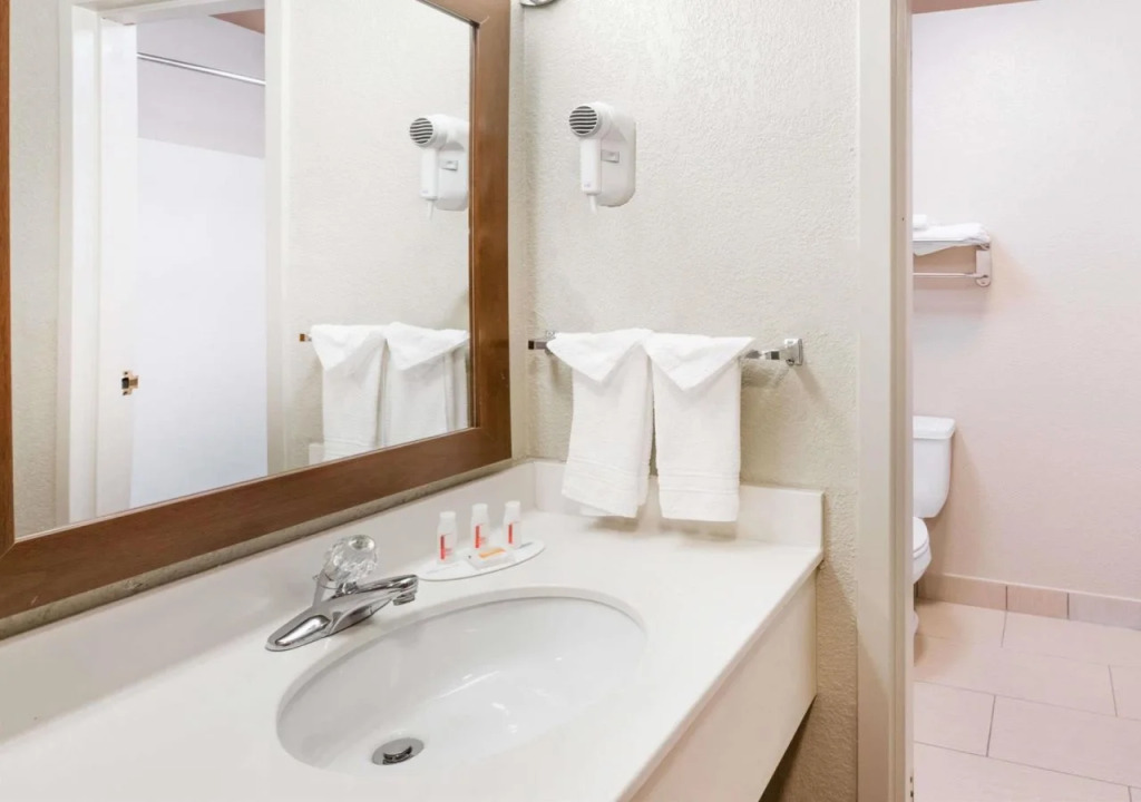 Quality Inn West Des Moines I-80 & I-235