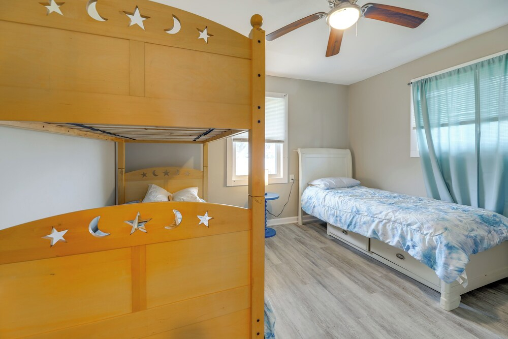 Luxe 'cozy Crab Shack' w/ Porch in Indian Beach!