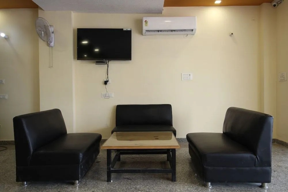 Oyo Flagship 33020 Kusum Vihar Jagat Pura