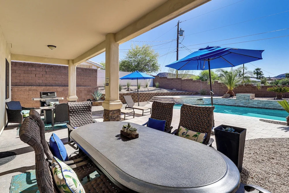 Pool & Hot Tub: Luxe Lake Havasu Home