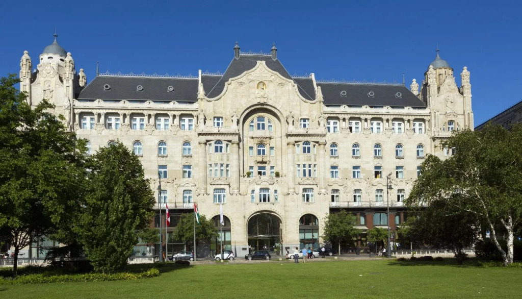 Green Bridge Hostel And Apartments