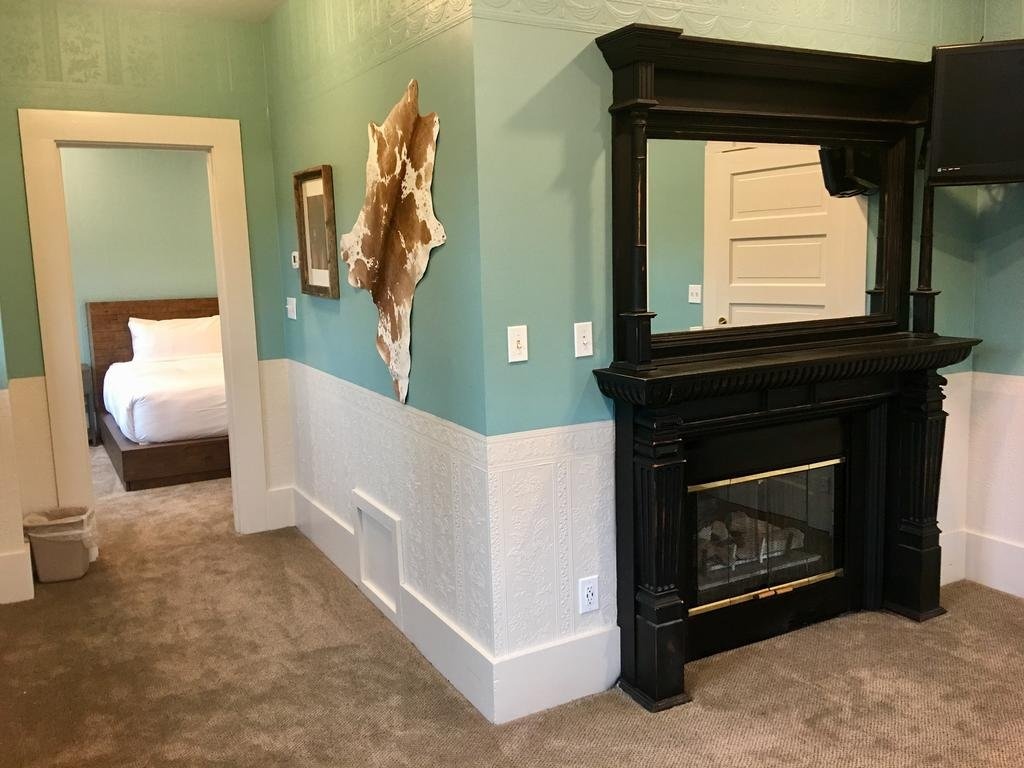 The Groveland Hotel