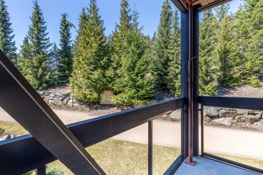 Large 2-bedroom Whistler Condo for up to 6 People w Swimming Pool hot tub