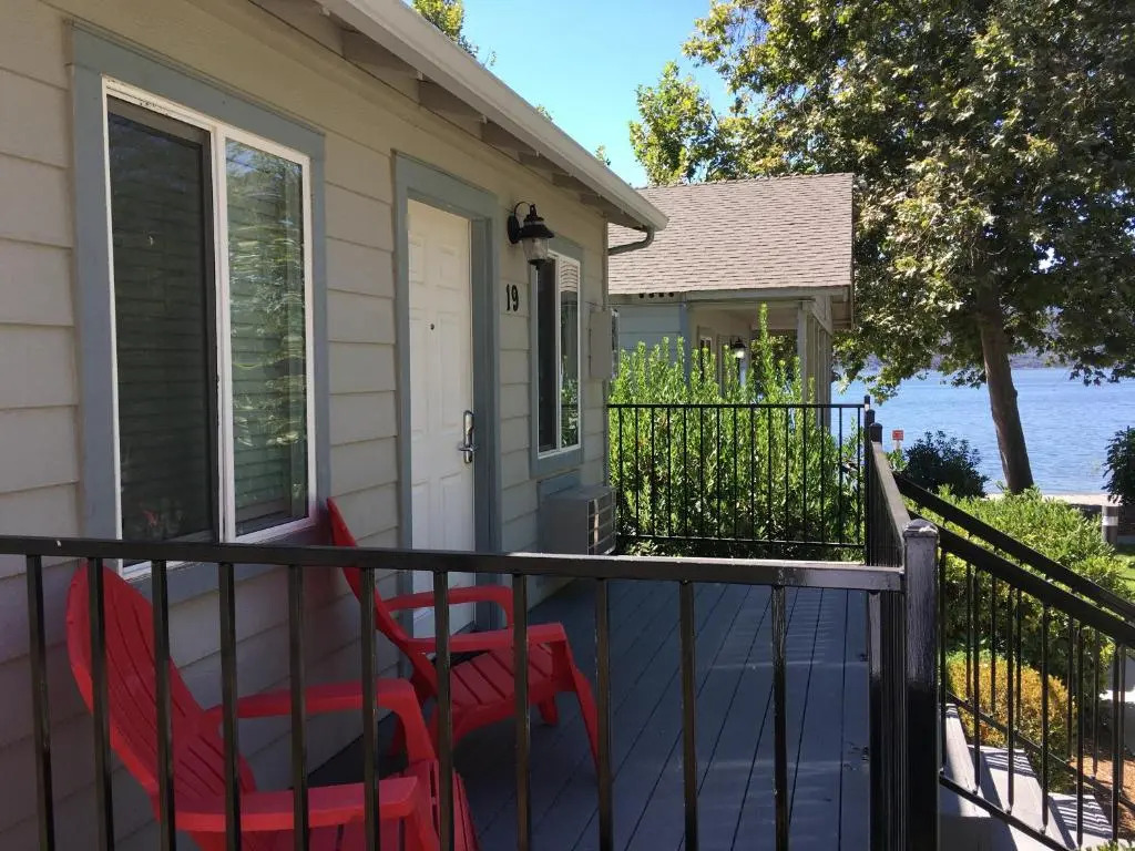 Clear Lake Cottages & Marina